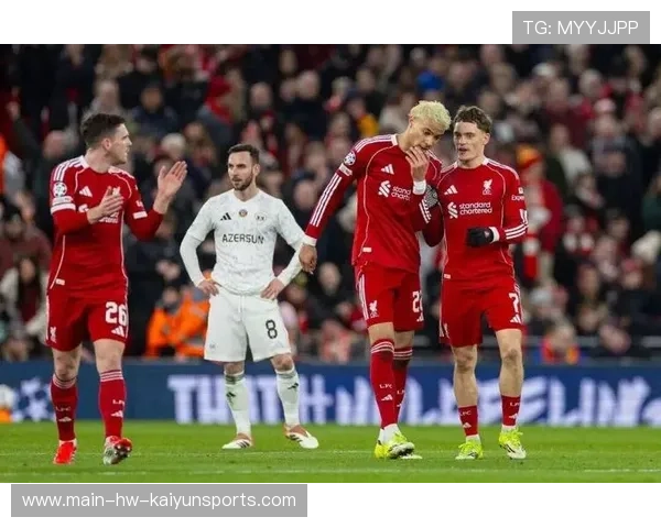 利物浦后场组织稳定，攻防两端兼顾，在利物浦效力过的后卫